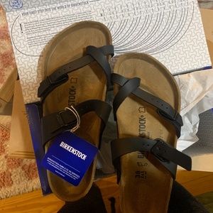 Brand new Mayari Birkenstock’s